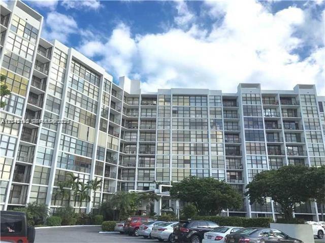 Photo - 800 Parkview Dr Unit 1018