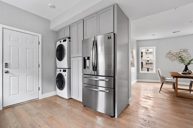 Building Photo - 71 Ruthven St Unit 3