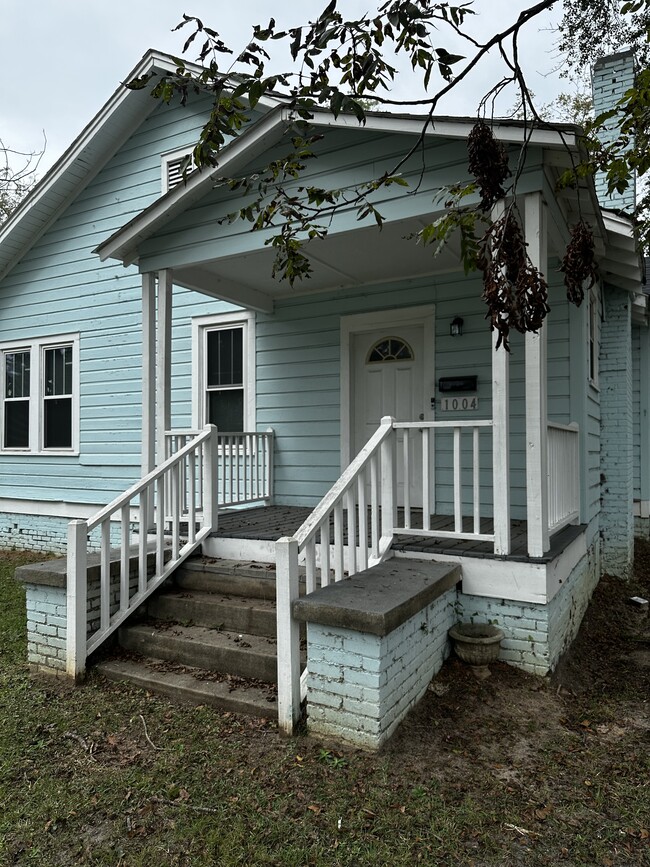 Building Photo - 1004 Boulevard St