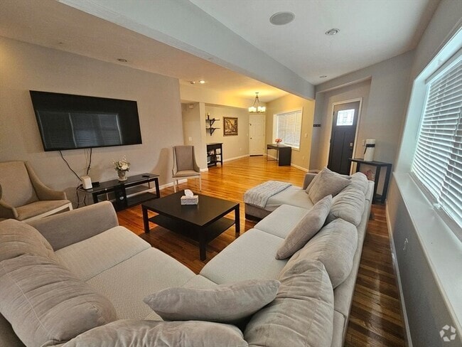 Building Photo - 380 Sea St Unit 1 Rental