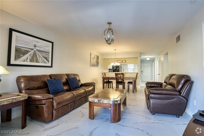 Building Photo - 713 SW 47th Terrace Unit 101 Rental