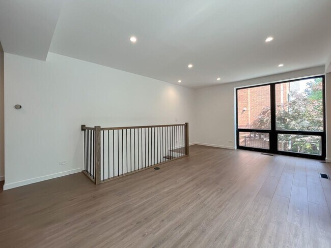Photo - 3710 N Kenmore Ave