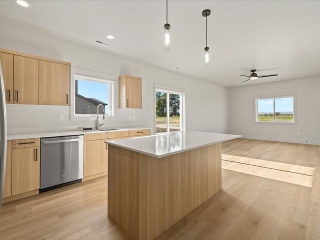 Kitchen - Canyon Ridge Townhomes