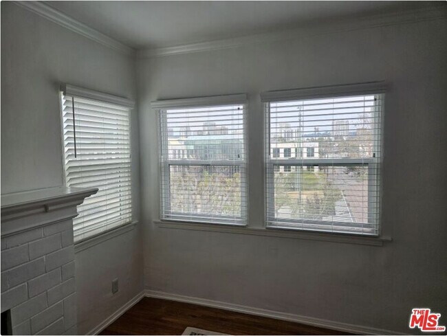 10556-10558 Santa Monica/1808-1810 Westholme