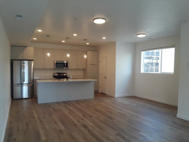 Building Photo - 3371 S Orchard Dr