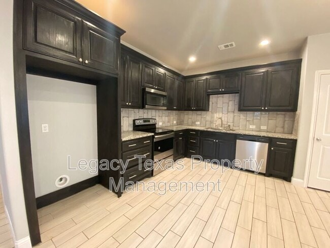 Photo - 301 E Willingham St