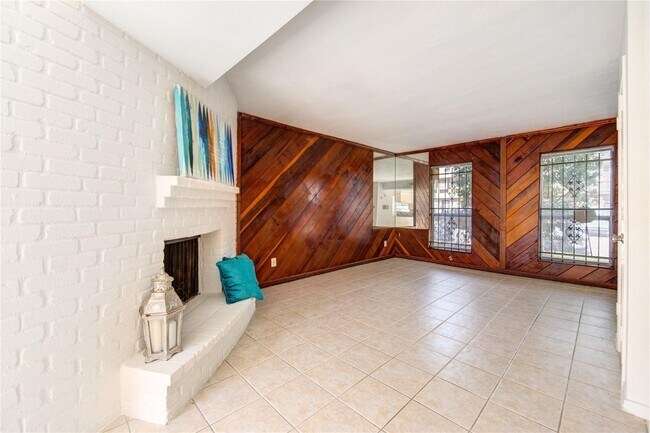 Photo - 14633 Perthshire Rd