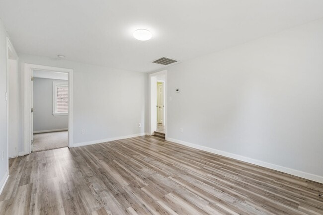 Photo - 608 Lakeshore Dr