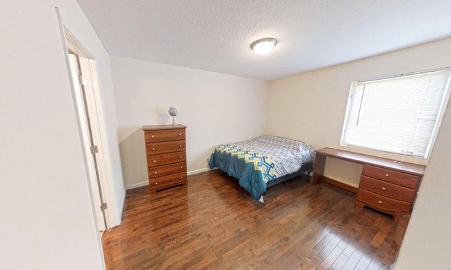 Photo - 911 S Locust St