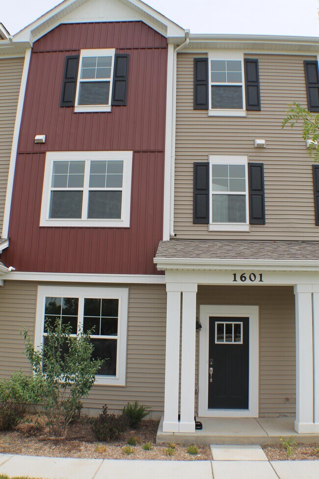Building Photo - 1601 Albany St