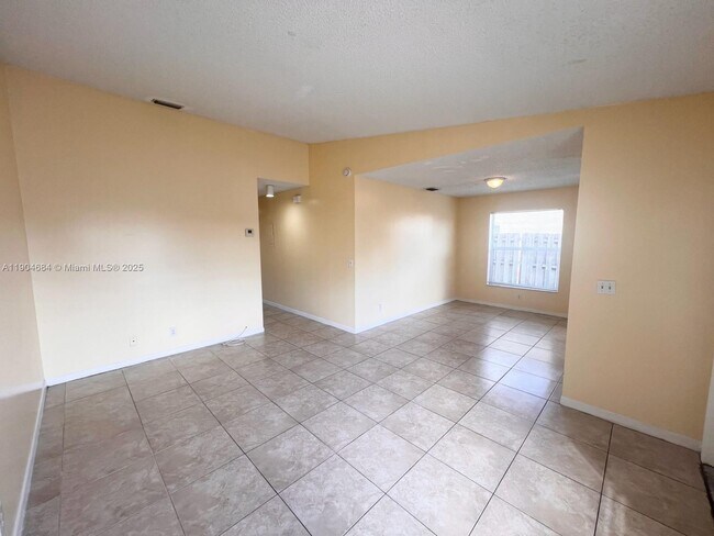 Photo - 3737 Mil-Lake Cir Unidad 3737