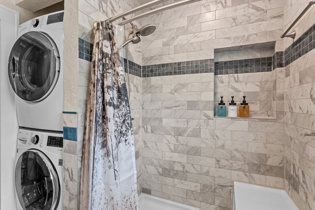 Building Photo - 1526 Lawson St