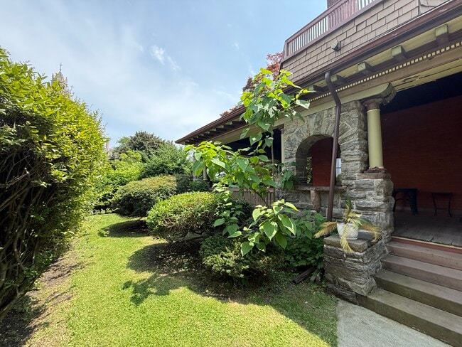 34 STRATHALLEN - 34 STRATHALLEN House