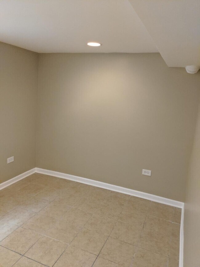 2614 N Springfield Ave Unit GF