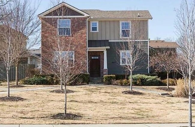 Building Photo - 2590 E Carnation Ct