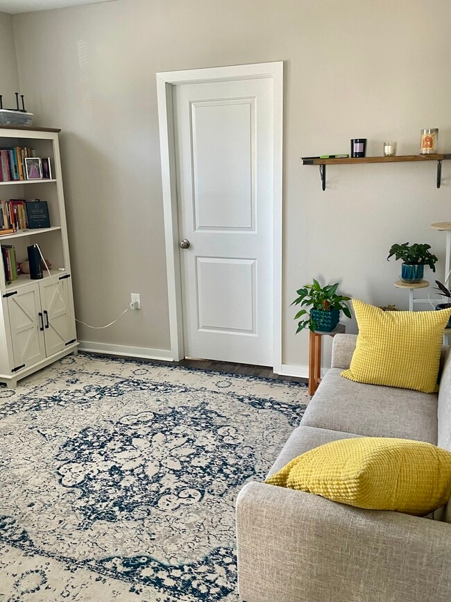 Photo - 4799 1/2 Silverwood St