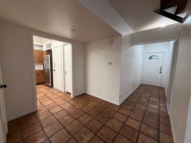 Photo - 802 Leonard St