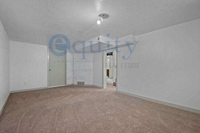 Photo - 840 W Montague Ave