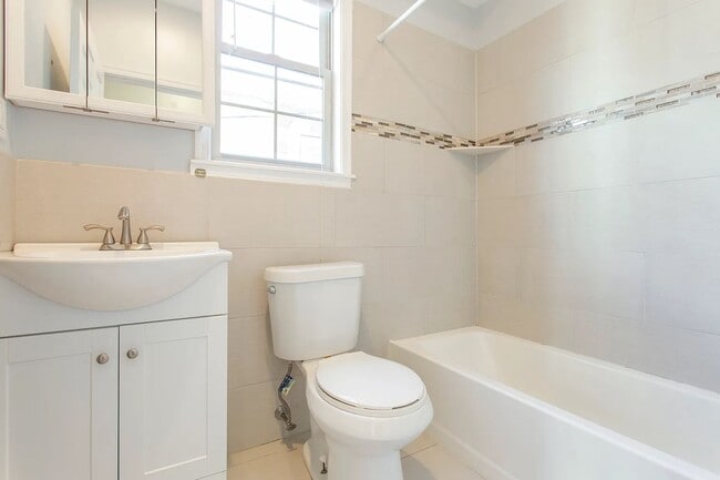 Photo - 2534 Amber St Unit B