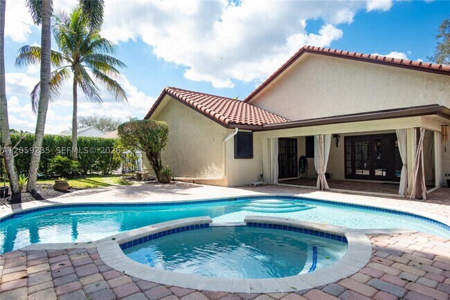 3160 Peachtree Cir