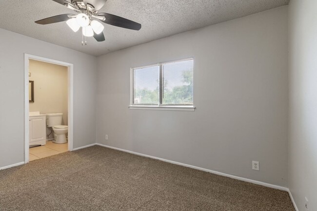 Photo - 6618 Swiss Oaks Dr