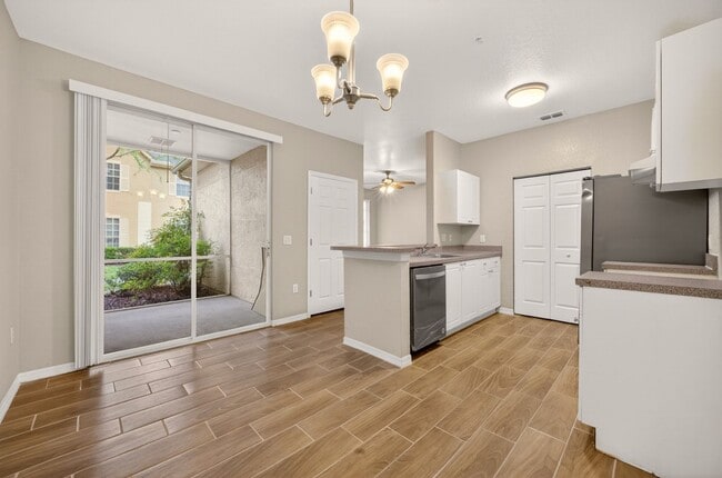 Building Photo - Crescent Place - 16-104 Unit 16-104