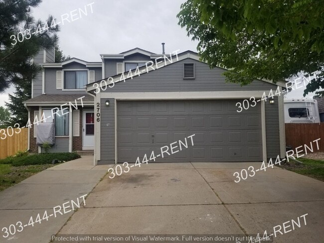 Building Photo - Large 4 Bedroom 3 Bathroom Home on Corner Lot!