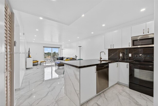 Building Photo - 8250 Byron Ave Unit 401