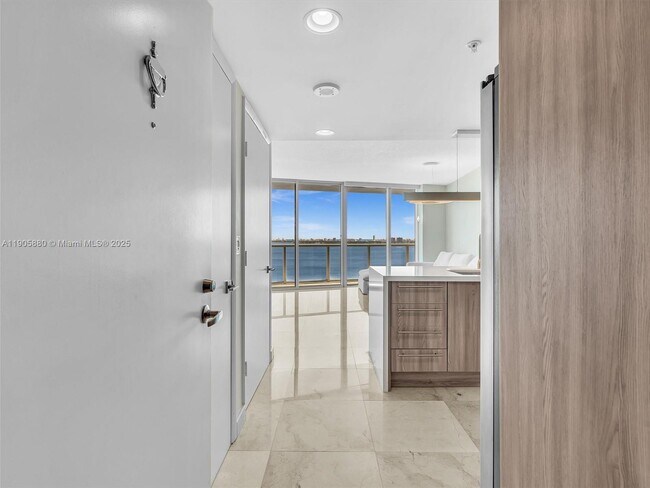 Photo - 665 NE 25th St Unidad 2104