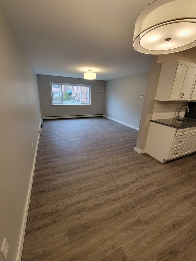 Photo - 131 Sherbrooke Ave Apartments Unit 9-5
