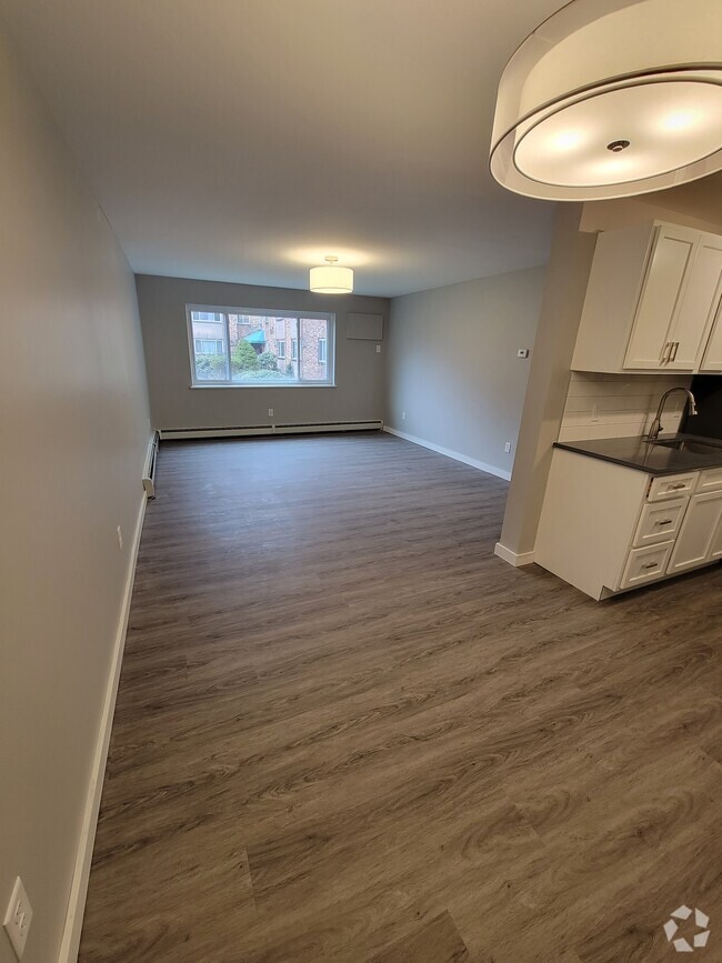 Building Photo - 131 Sherbrooke Ave Unit 9-5 Rental