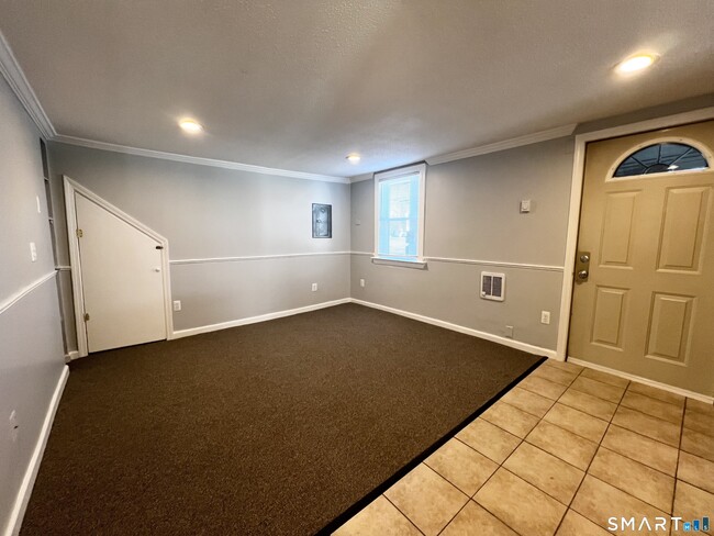 Building Photo - 204 S Main St Unit 1