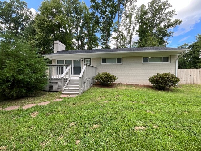 Building Photo - 4026 Sedgewood Ln