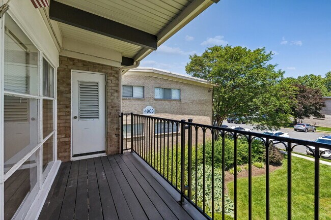Photo - Location, Location, Location! Move-in ready, Offers 2 beds and 1 bed