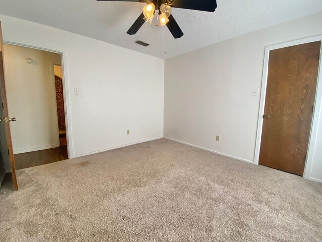 Photo - Pre leasing now for 4/01 move in.