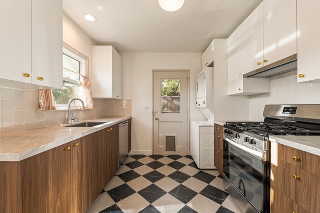 Photo - 3205 Fairesta St