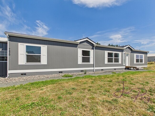 Building Photo - Large Spacious 5 Bedroom House with Fenced Yard