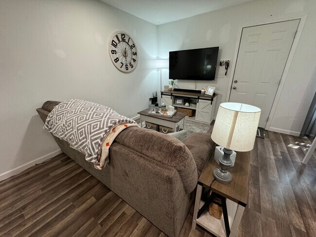 Photo - 1815 E Myrtle Ave Unit 2