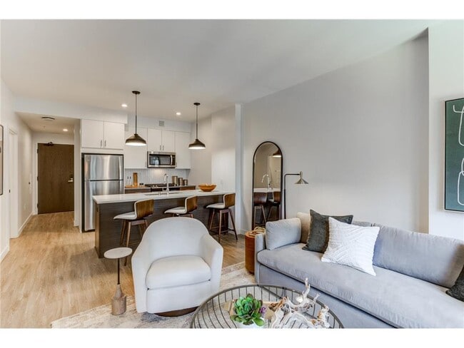 Building Photo - 270 Hennepin Ave Unit 402 Rental