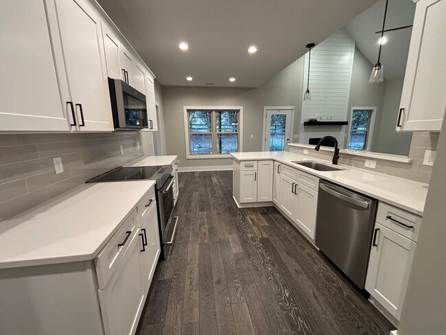 Photo - Stunning 4-Bedroom Home in Piney Flats with Mountain Views