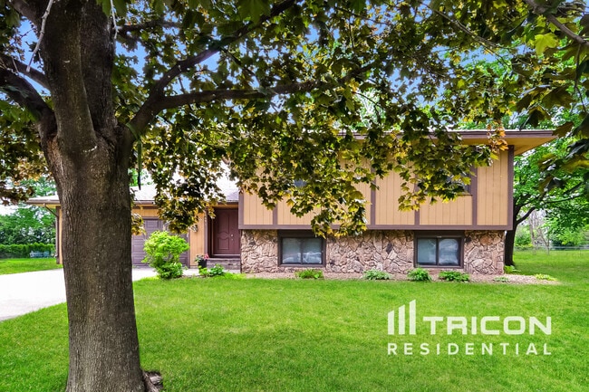 Building Photo - 16691 N Hillcrest Ct Rental