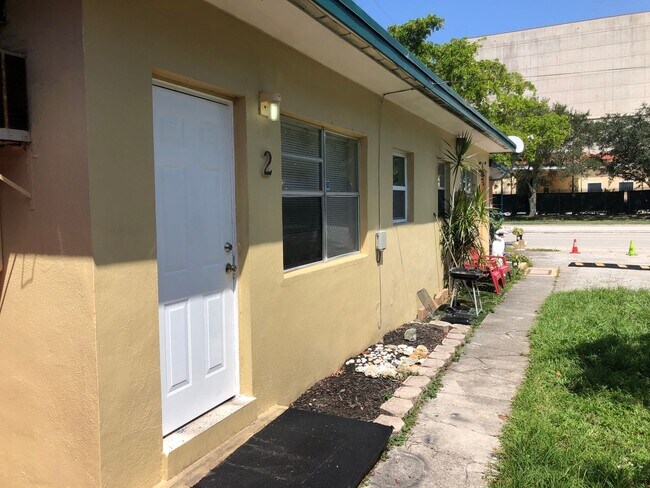 211 SW 7th Ave Unit 2