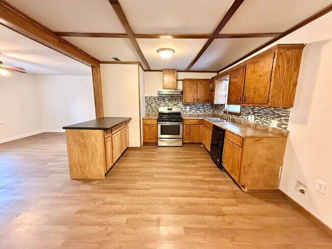 Photo - 4-bed, 3-bath, HUGE yard!