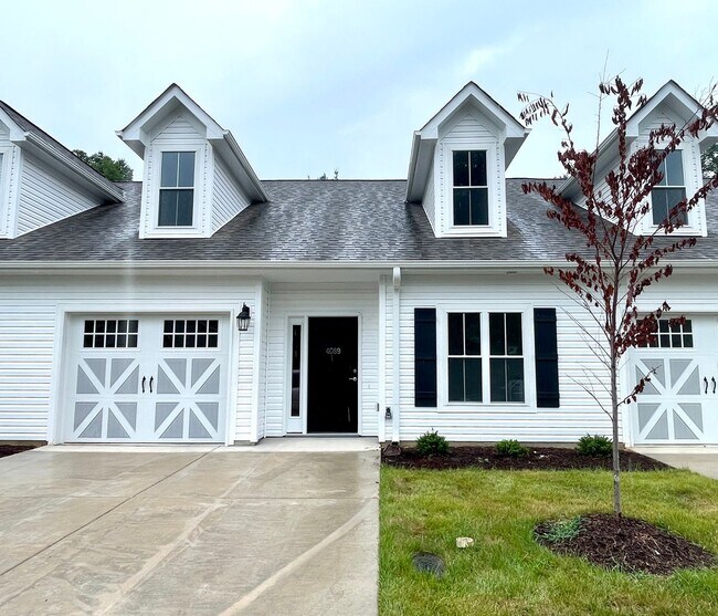 Charming NEW construction in Haw River wit... Townhome Townhome