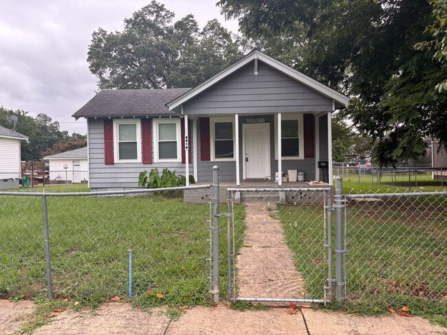 Building Photo - 2 Bedrooms- 1 Bathroom- House in Rockmart!