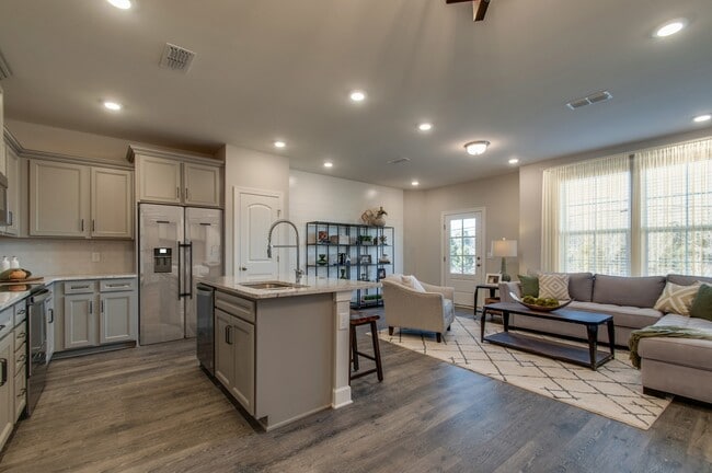 112 Brighton Ln