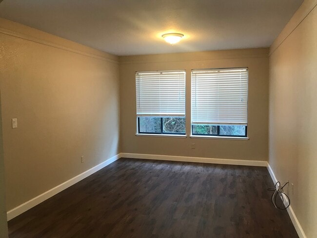 Photo - 4 bed & 3 full bathrooms in Tracy!