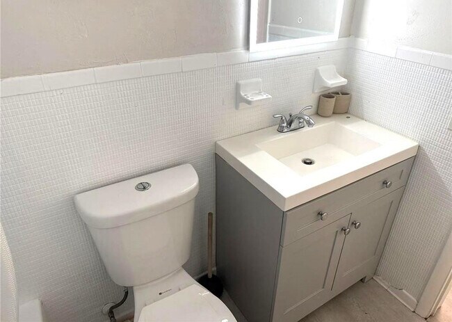 Photo - 1638 Plunkett St Unit 4