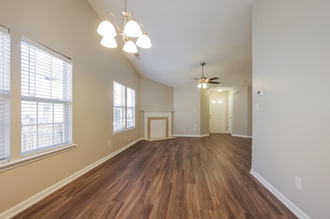 Photo - 1003 Washburn Ct