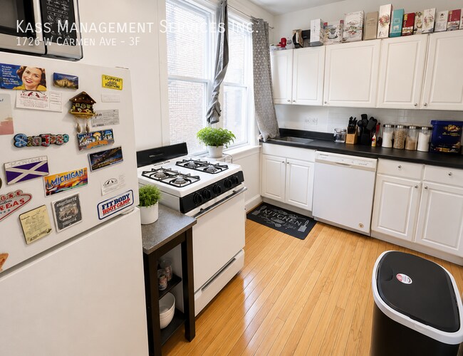 Building Photo - 1726 W Carmen Ave Unit 3F